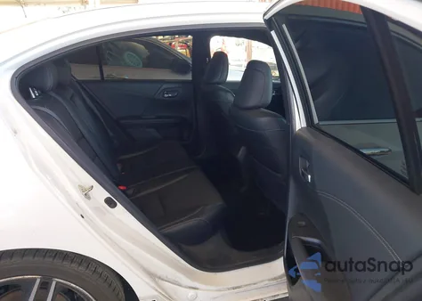 2017 Honda Accord Sport z USA, uszkodzony, nr VIN 1HGCR2F52HA146182